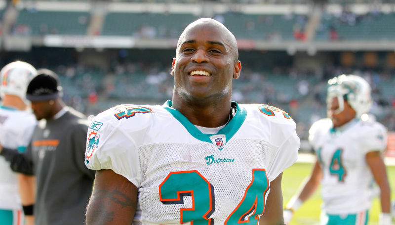 https://deadspin.com/ricky-williams-got-stopped-by-police-for-taking-a-walk-1791408536