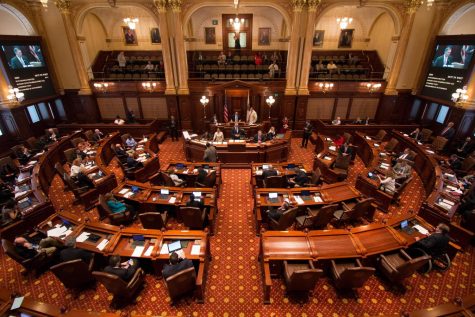 Illinois Senate panel passes bill to protect banks serving cannabis businesses